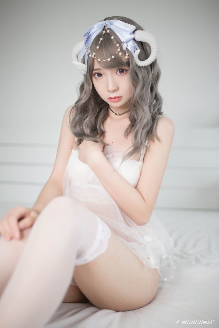 COS美女 疯猫ss – 白内衣-像素点