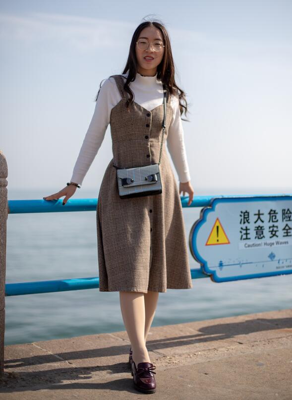 [物恋传媒] NO.015 书香气质女生，肉丝搭配白棉袜