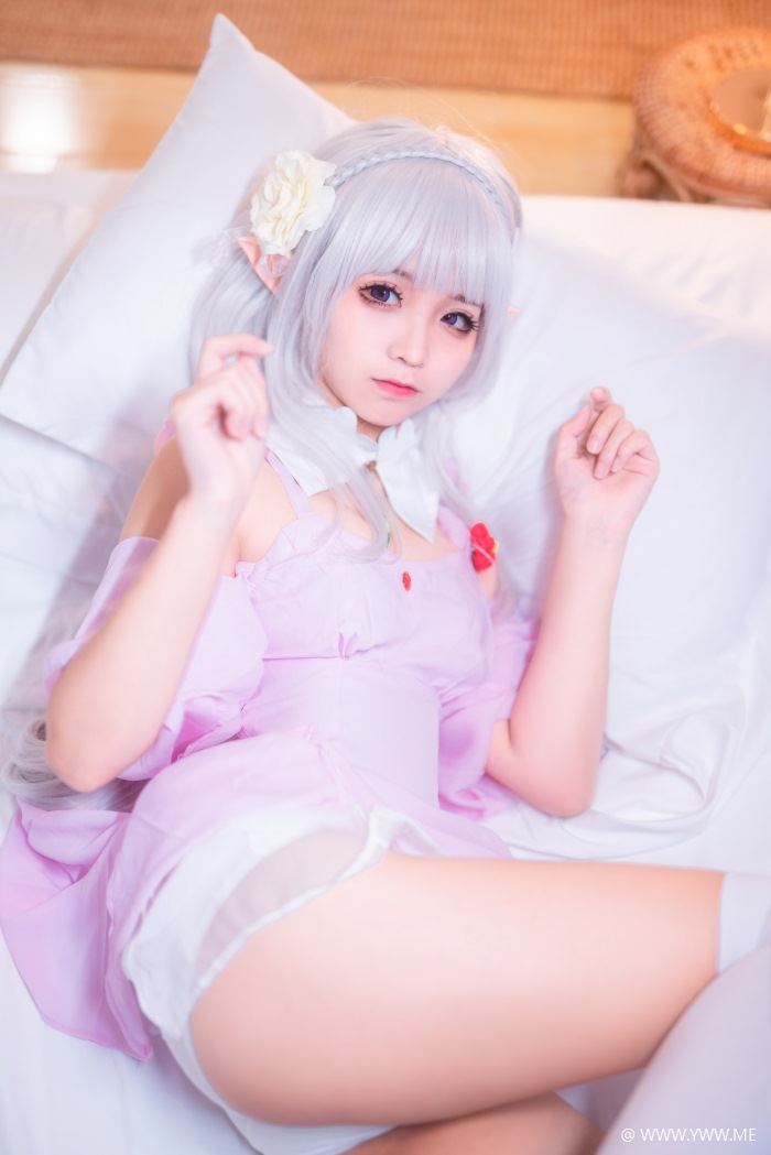 知名Coser@蠢沫沫 艾米莉亚的睡衣-像素点