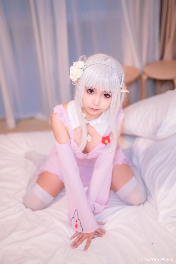 知名Coser@蠢沫沫 艾米莉亚的睡衣-像素点