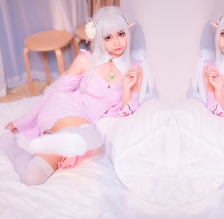 知名Coser@蠢沫沫 艾米莉亚的睡衣