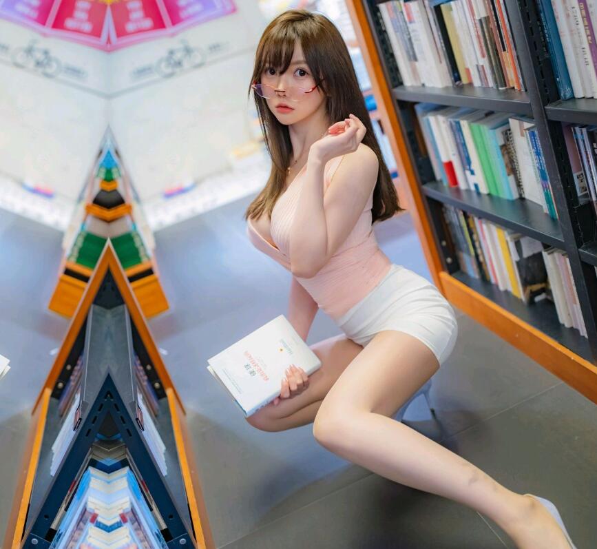 [XiuRen秀人网] 2020.04.08 No.2135 糯美子Mini 童颜巨乳