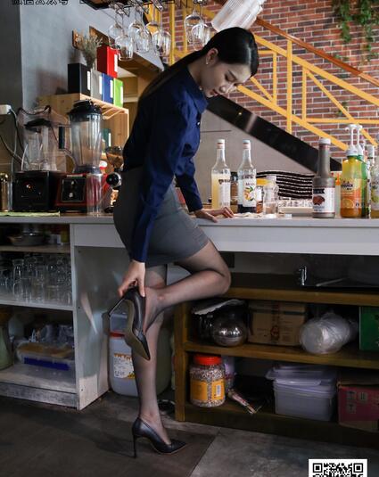[IESS异思趣向] 一千零一夜 044 模特：腿腿《餐厅的服务员1》