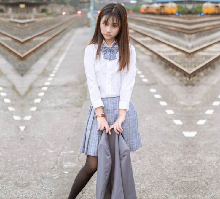 人气动漫Coser@镜酱 – 私奔之制服