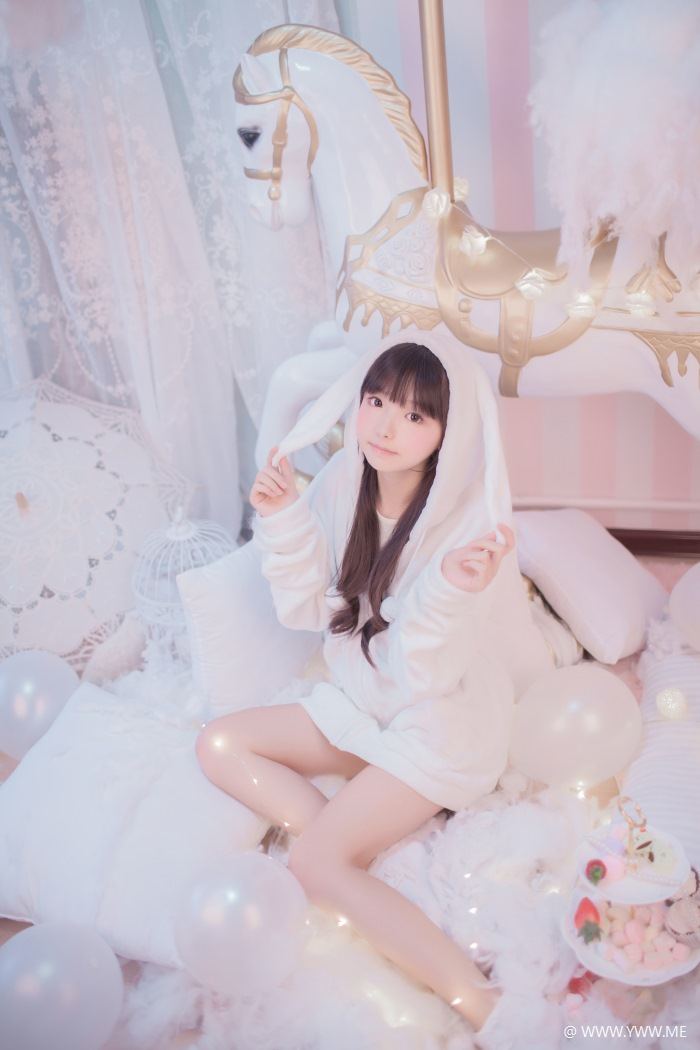 半次元COS小姐姐@樱群 玻璃罩下的旋转木马-像素点