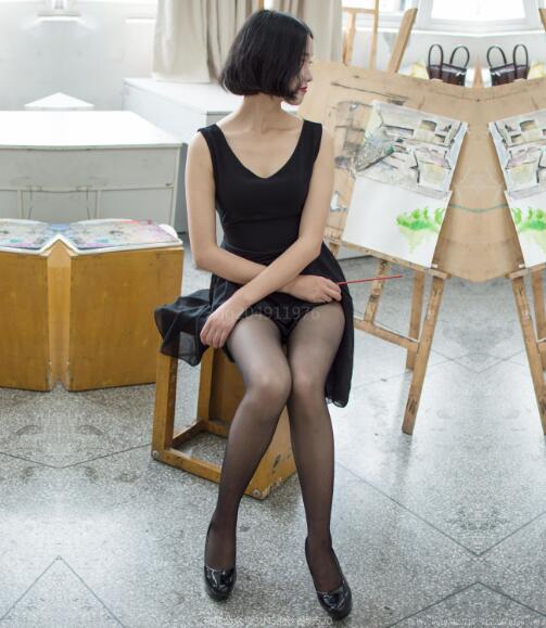 [纳丝摄影] NO.186 柔惠 画室的丝袜玉足