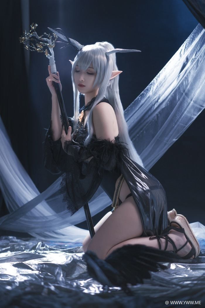 知名COS小姐姐@铁板烧鬼舞w – 闪灵-像素点