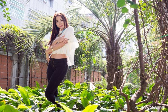 台湾美女 – Abbie Lin(林任倍) 花博园区-像素点
