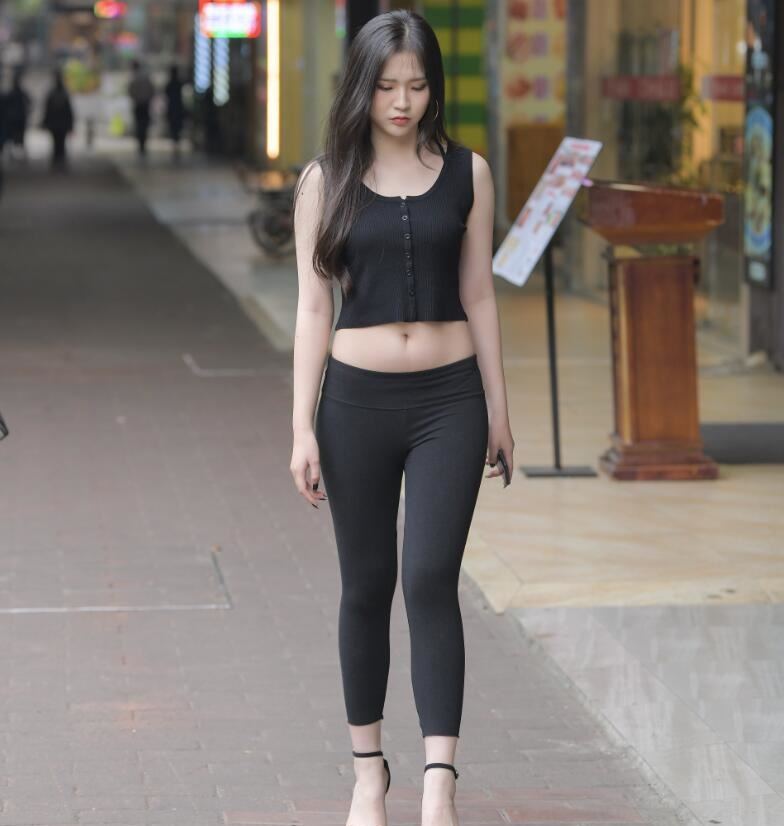 红石作品 – 极品黑色瑜伽裤美女 写真