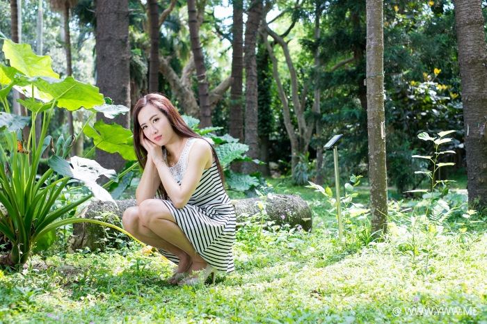 台湾美女 – Dora(妍希) 植物园-像素点