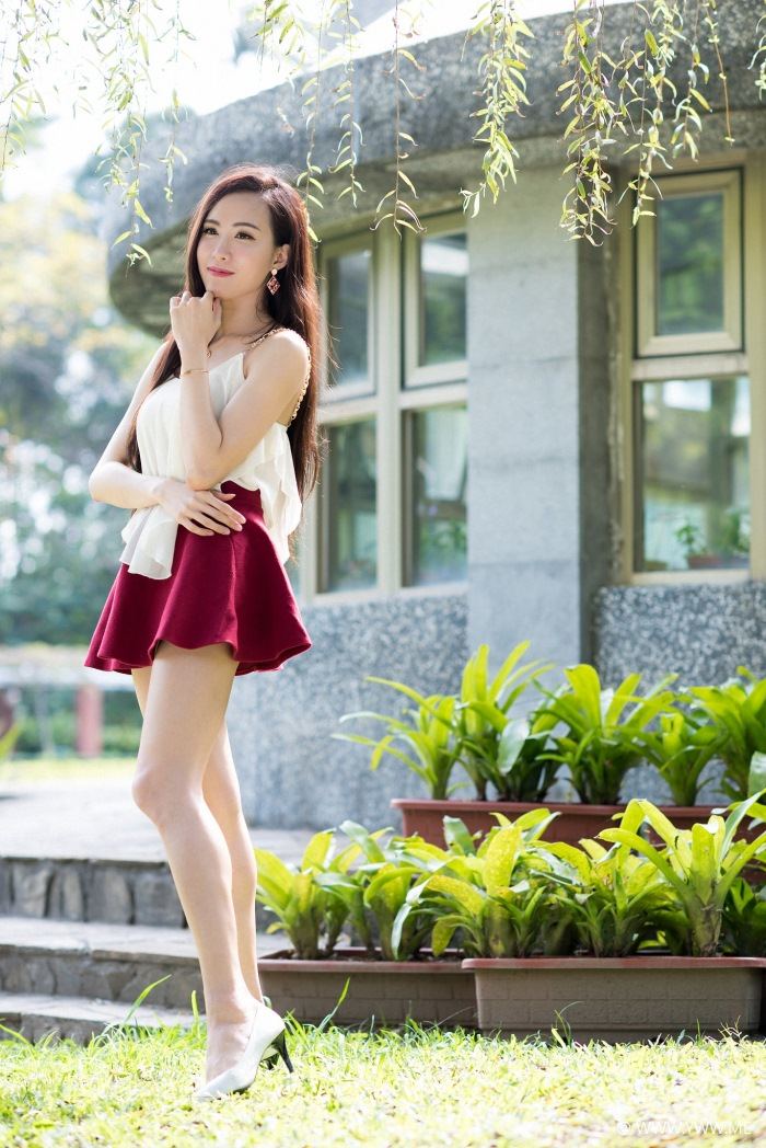 台湾美女 – Dora(妍希) 植物园-像素点