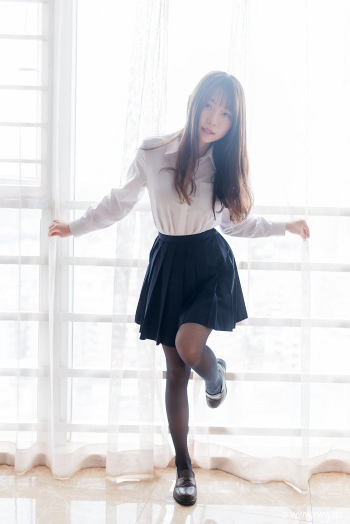 微博红人@香草喵露露 黑丝萌妹-像素点
