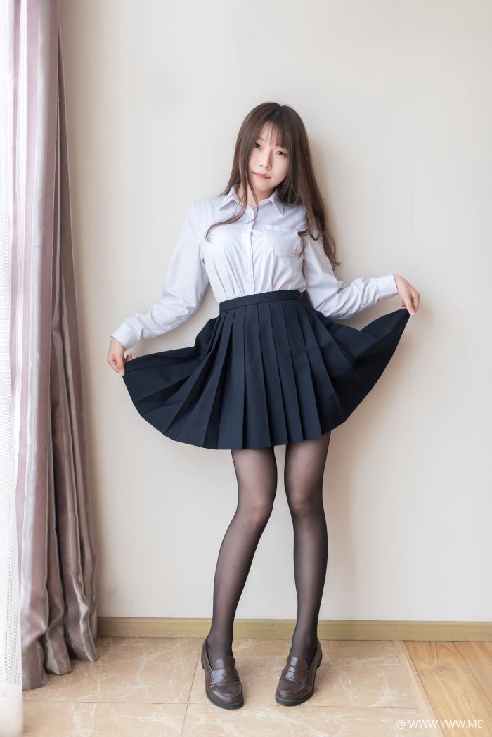 微博红人@香草喵露露 黑丝萌妹-像素点