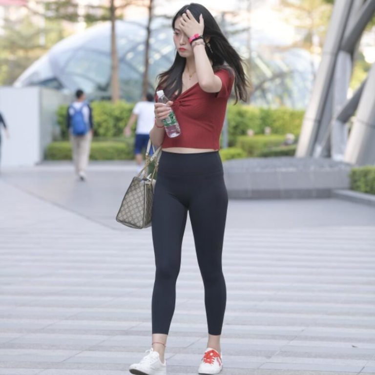 视觉冲击作品 – 黑色瑜伽裤美女 写真+视频