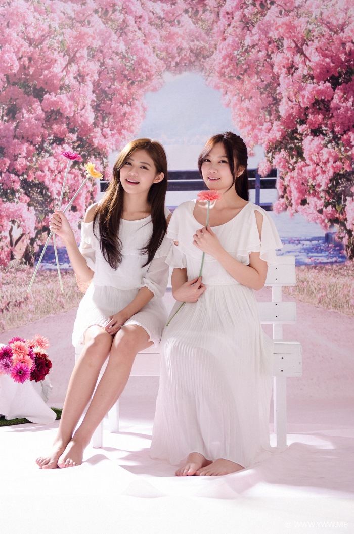 台湾美女 – KiKi(林萱瑜) & Yumi(杨雅妤) 琴二棚-像素点