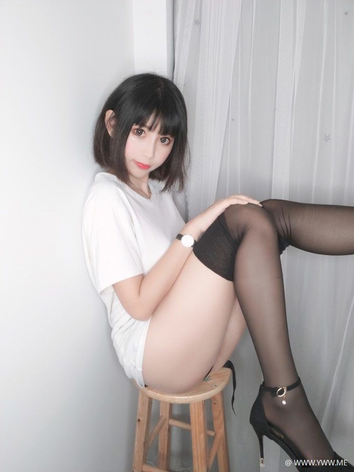 斗鱼主播@黑米粥 白色T恤-像素点