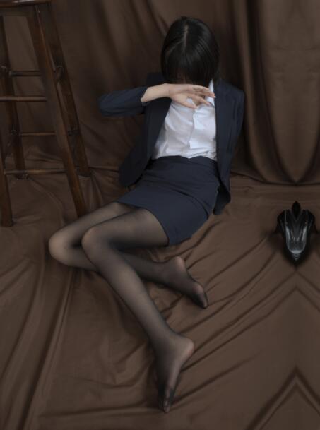 森萝财团写真 – [JKFUN-GG-04] OL黑丝