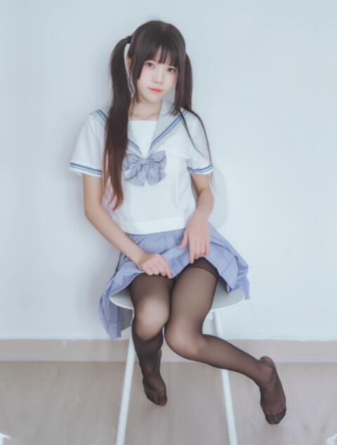萝莉风COS 桜桃喵 – 黑丝水手