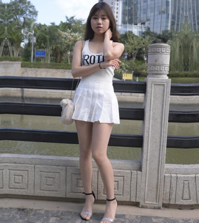 程生街拍作品 – 买东西的依依 写真+视频