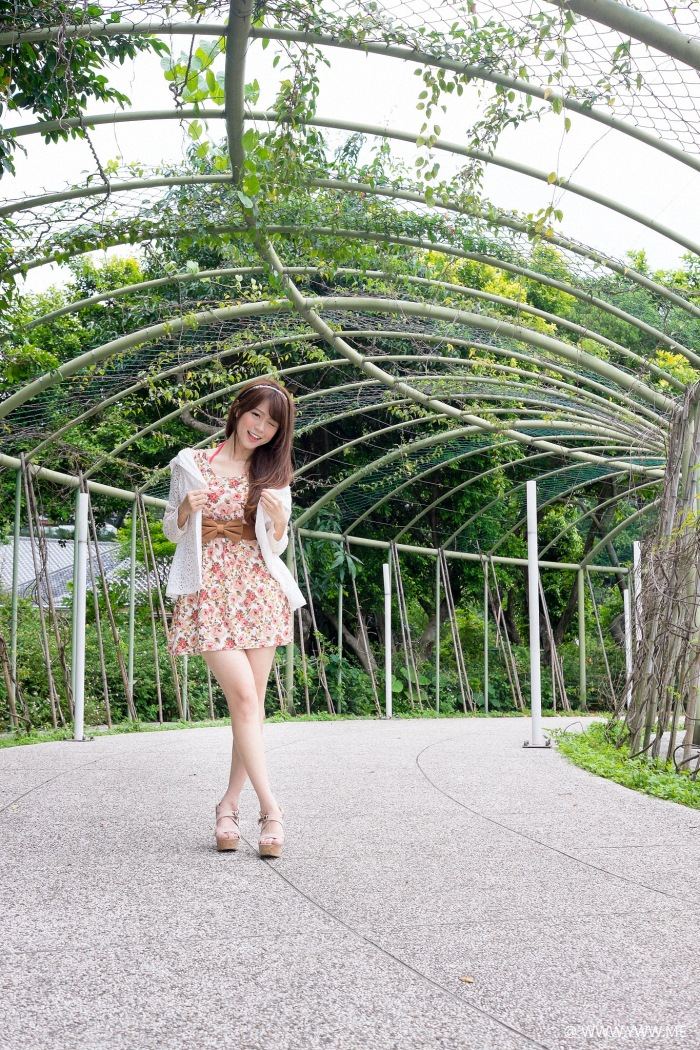 台湾美女 – 白白(邱俞瑄) 花博园区-像素点