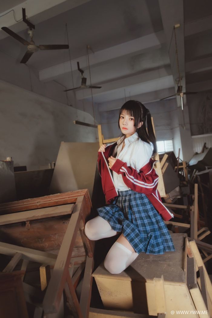 萝莉风COS 桜桃喵 – 桜桃未熟3 废弃教室-像素点