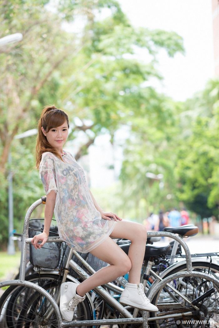台湾美女 – 草莓(Abby Yang) 台大校园-像素点