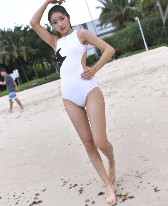 咔喳作品 – 太阳湾旅拍 第3篇：萌萌 性感可爱连体泳衣