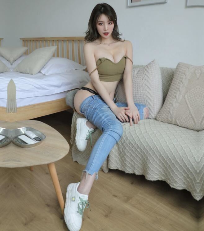 [Ugirls尤果网] 爱尤物专辑 2020.07.24 No.1871 牛仔裤里的美腿 幻雪儿