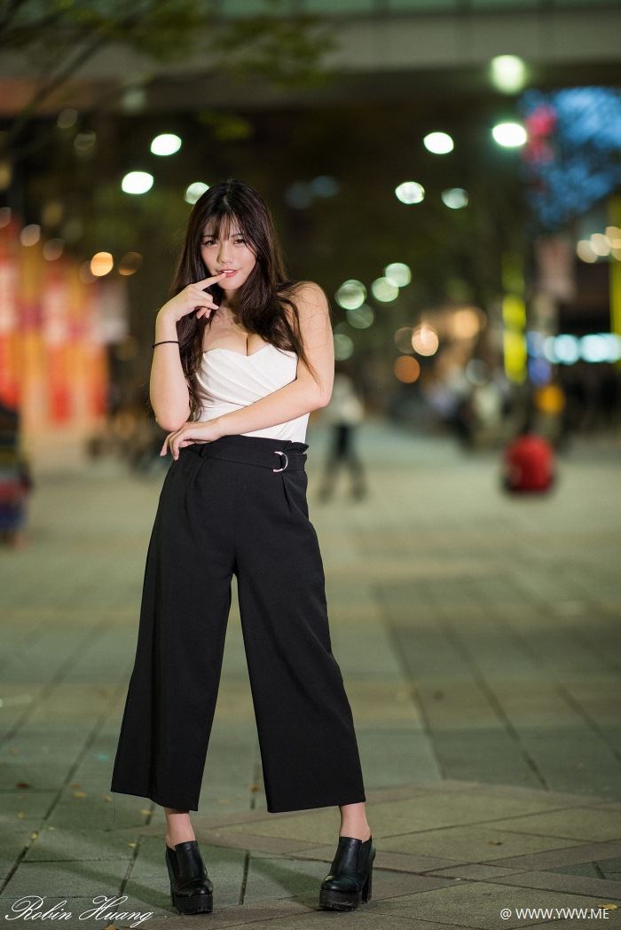 台湾美女 – 陈葳(Chen Wei) 信义商圈夜拍 Part 2-像素点