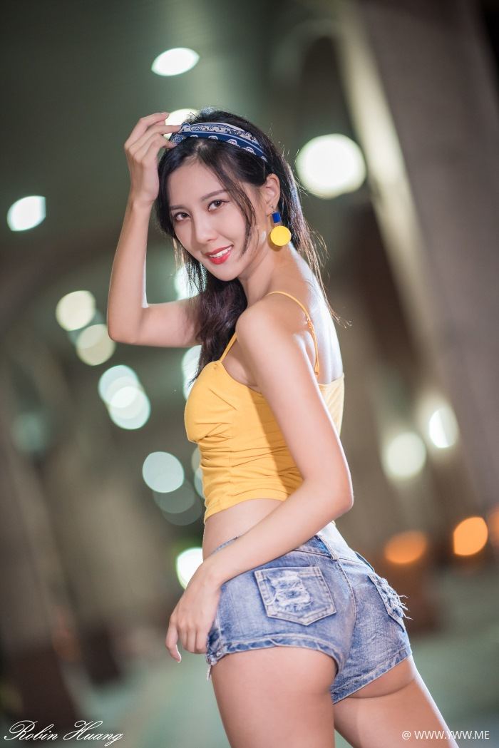 台湾美女 – 陈郁晴(羽晴Min) 板桥车站-像素点