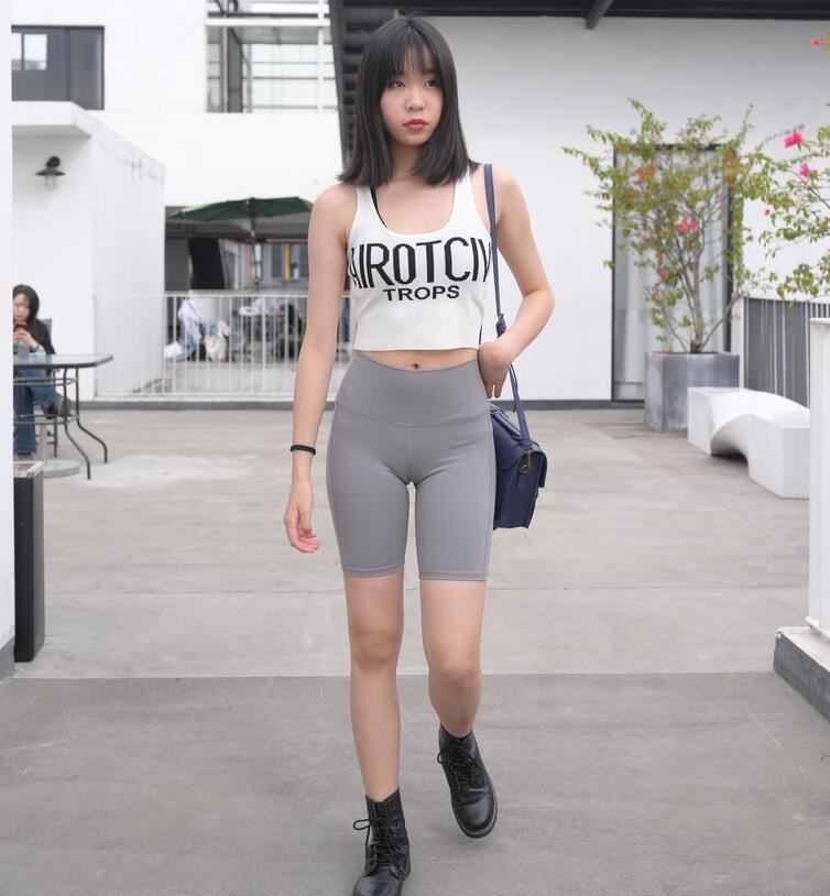 慕容笙作品 – 灰色紧身瑜伽裤MM 写真+视频