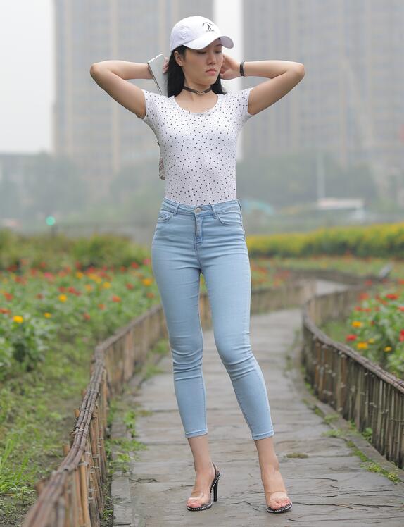 凯恩公爵作品 – 公交车站的偶遇 写真+视频