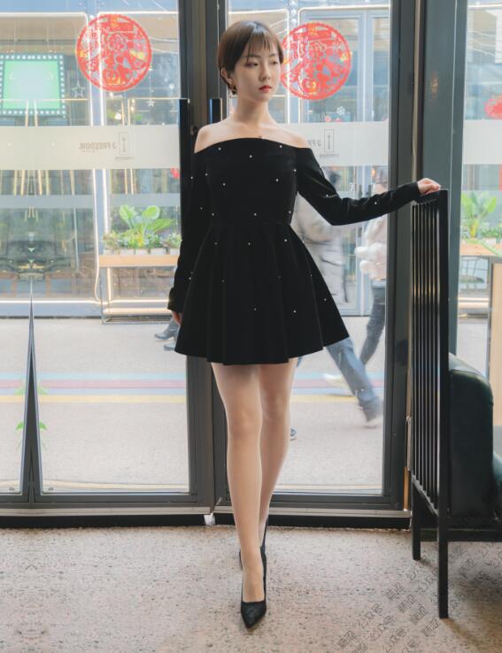 袜涩写真 VOL.056 暖暖黑色小礼服