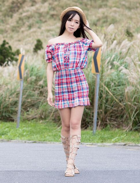 台湾美女 – 陈钰洁(Kitty) 阳明山秋芒外拍