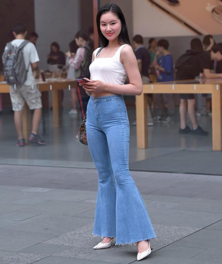 视觉冲击作品 – 高挑好身材，紧牛小姐姐 写真