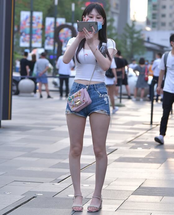 视觉冲击作品 – 迷你热裤女孩 写真