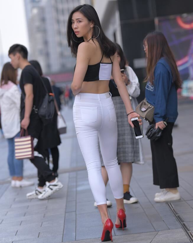 魂魂作品 – 紧身白裤 写真