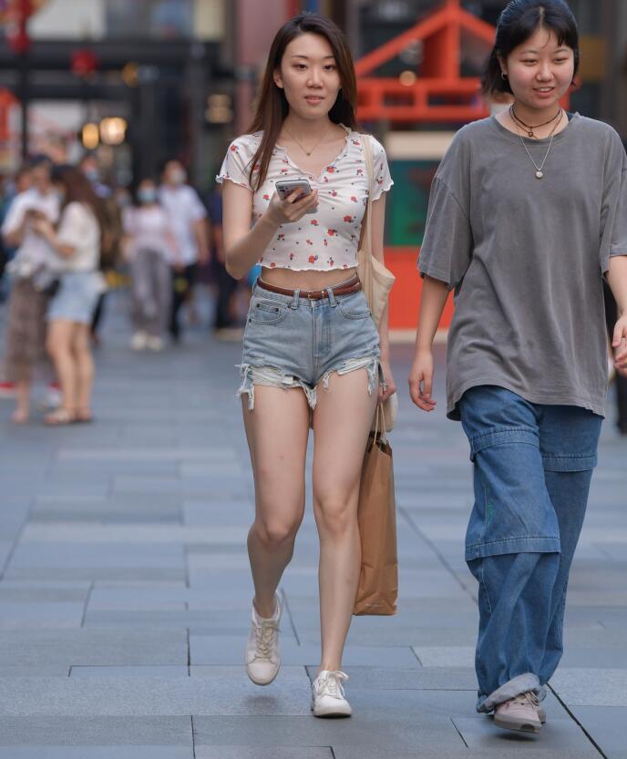 视觉冲击作品 – 性感热裤大白腿 写真