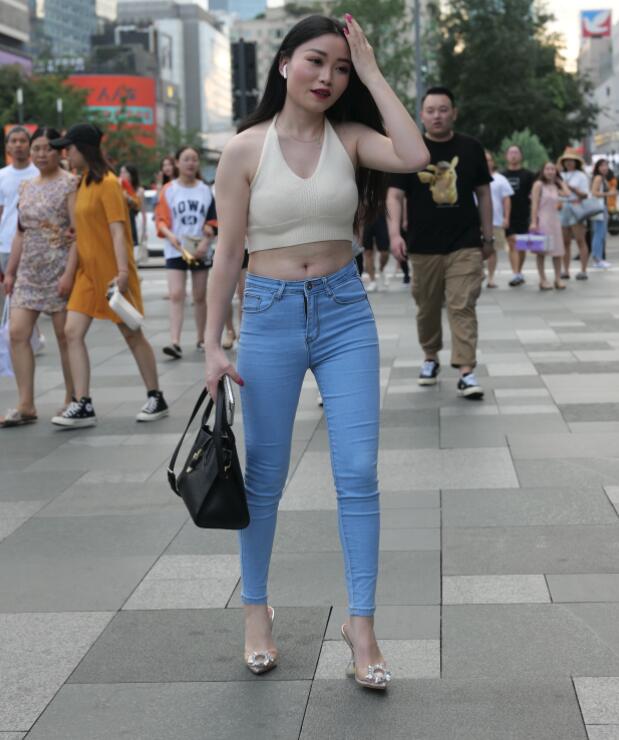 视觉冲击作品 – 搭讪性感 紧牛 翘臀少妇 写真+视频