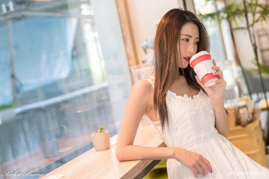 台湾美女 – 黄艾比(Abbie Huang) 金狮取水-像素点
