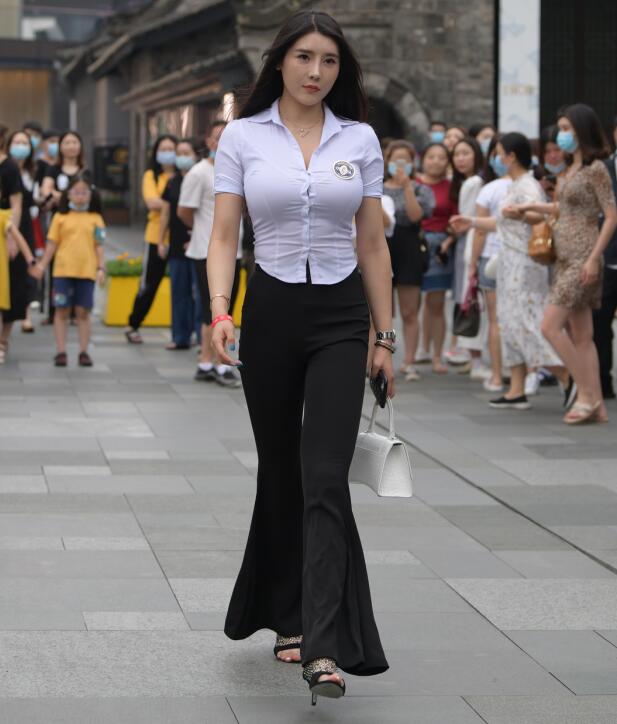 视觉冲击作品 – 身材爆表的小姐姐 写真