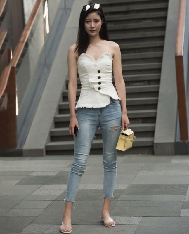 视觉冲击作品 – 性感，翘臀，紧牛小姐姐 写真+视频