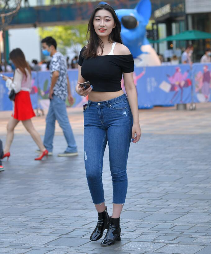 赛德克作品 – 肌肤如雪的丰腴紧牛美女 写真+视频