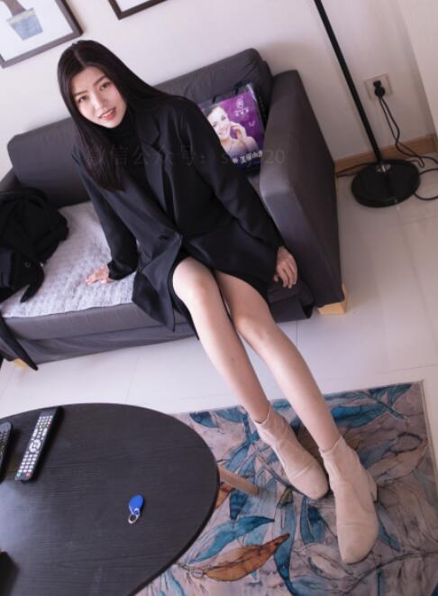 [LSS山茶摄影] NO.276 左左 自己穿丝袜来拍摄