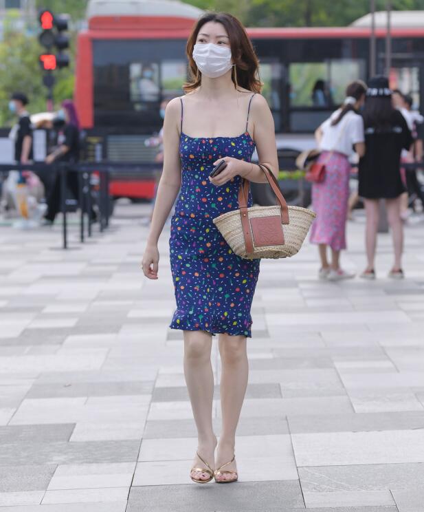 视觉冲击作品 – 夏日性感吊带裙小姐姐 写真