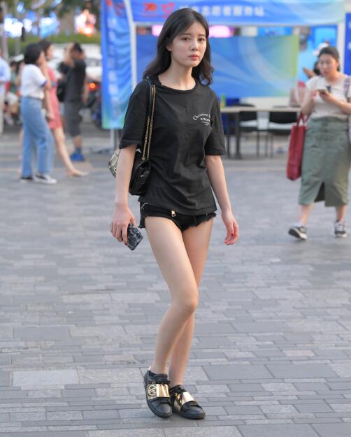 红石作品 – 气质热裤美女 写真