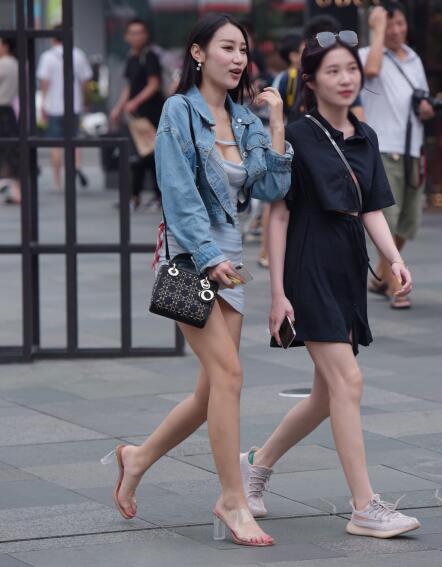慕容笙作品 – 高挑的美女 写真