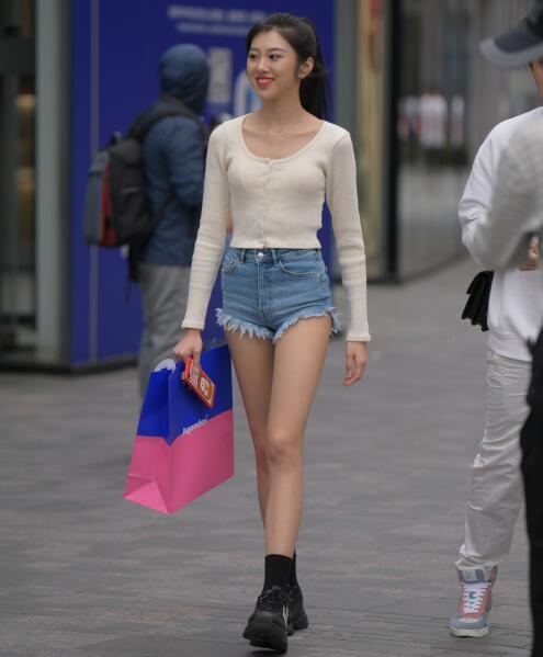红石作品 – 性感热裤美女 写真