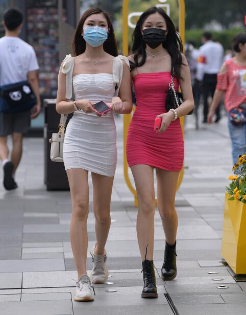 视觉冲击作品 – 又一对好闺蜜出来炸街 写真