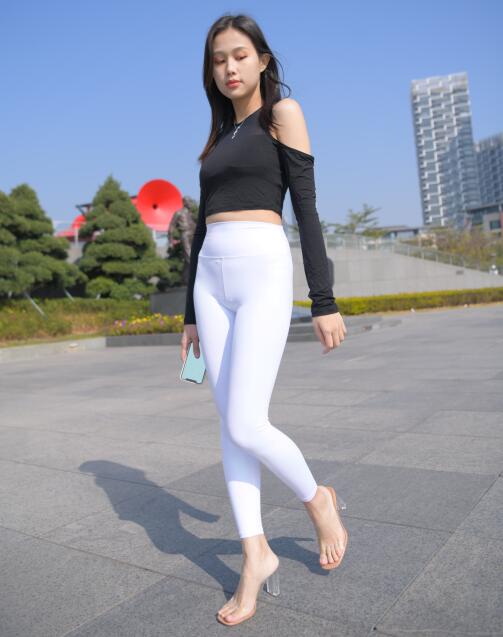 红石作品 – 紧身白裤女孩 写真+视频